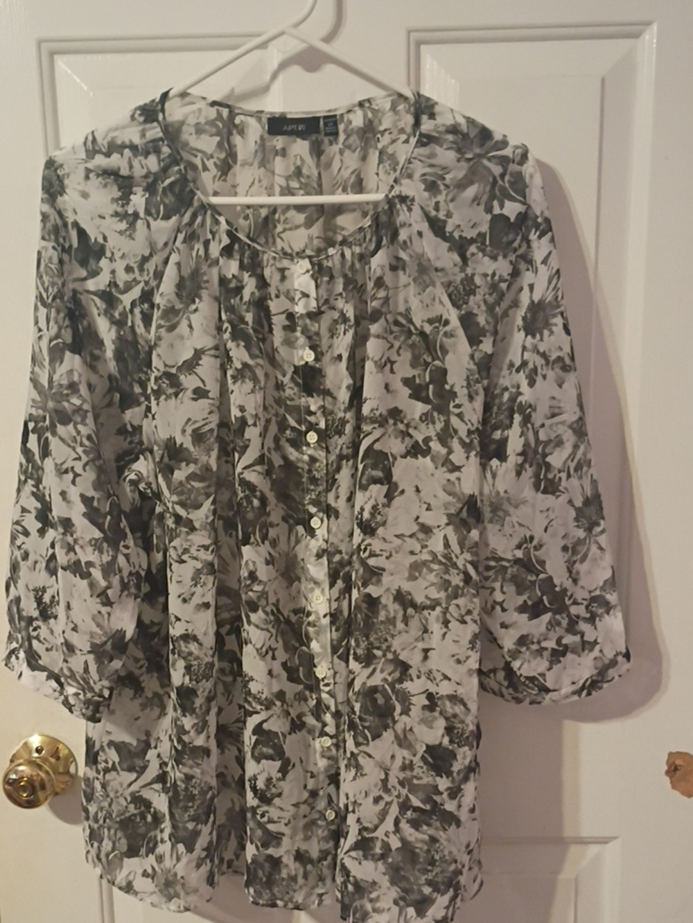 Apt. 9 Women's Black & White Floral Button-Front Blouse
